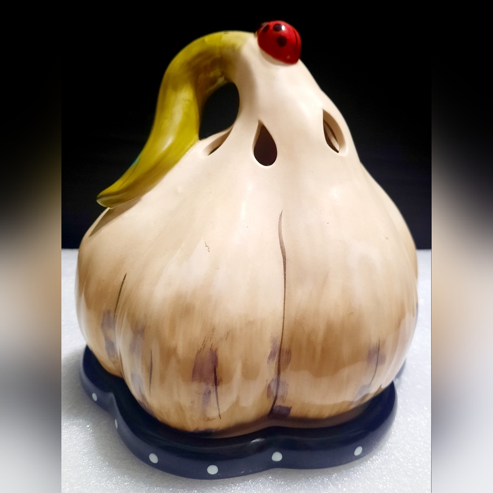 Blue sky handpainted ladybug garlic tealight holder